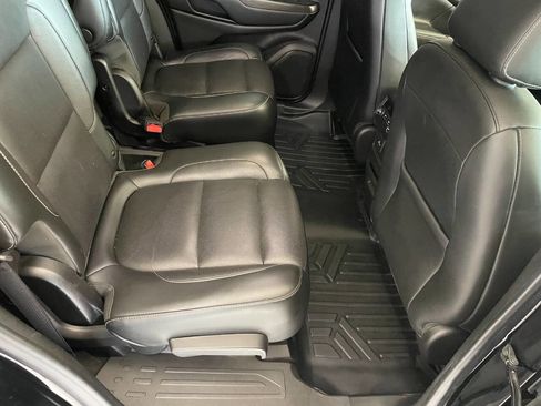 Used 2019 GMC Acadia SLT image 25