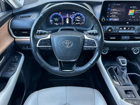 Used 2024 Toyota Grand Highlander AWD image 14