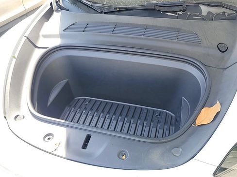 Used 2024 Tesla Model Y Long Range AWD/4WD image 11