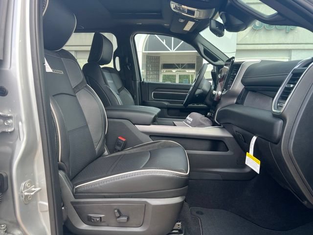 New 2026 RAM 2500 Laramie AWD/4WD image 17