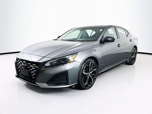 Used 2024 Nissan Altima 2.5 SR image 3