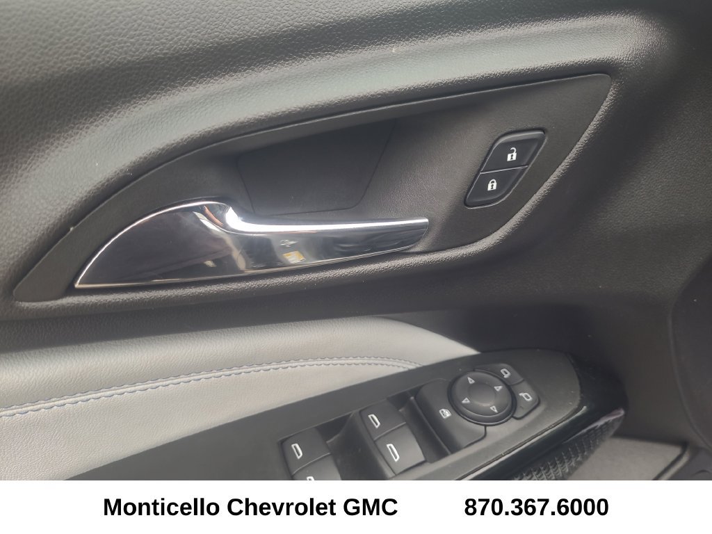 Used 2025 Chevrolet Trax LT FWD image 13