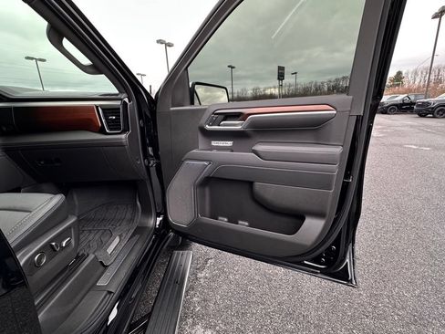 Certified 2025 GMC Sierra 1500 Denali w/ Denali Reserve Package AWD/4WD image 15
