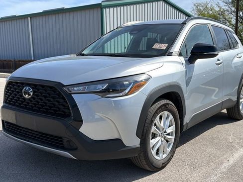 Used 2025 Toyota Corolla Cross LE image 19
