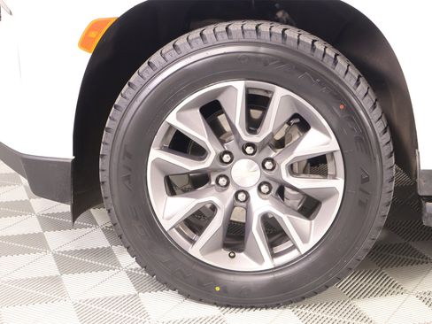 Used 2022 Chevrolet Suburban LT w/ Luxury Package image 19