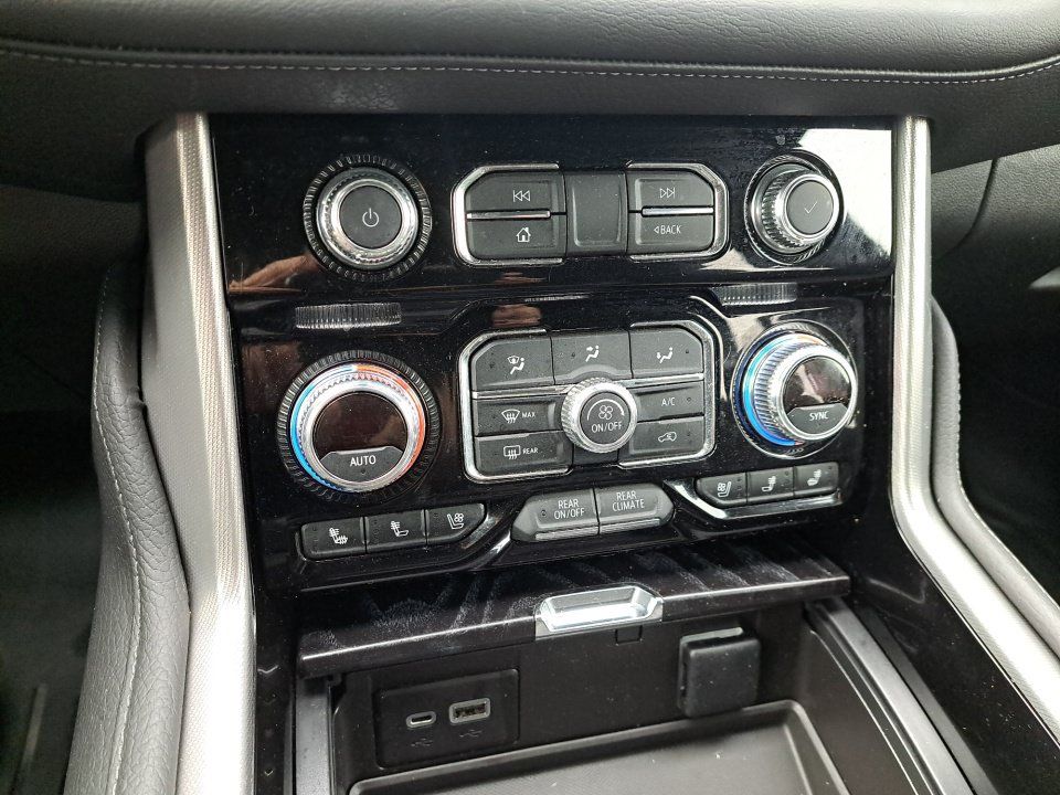 Used 2022 GMC Yukon Denali AWD/4WD image 30