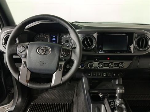 Used 2019 Toyota Tacoma TRD Off-Road image 9