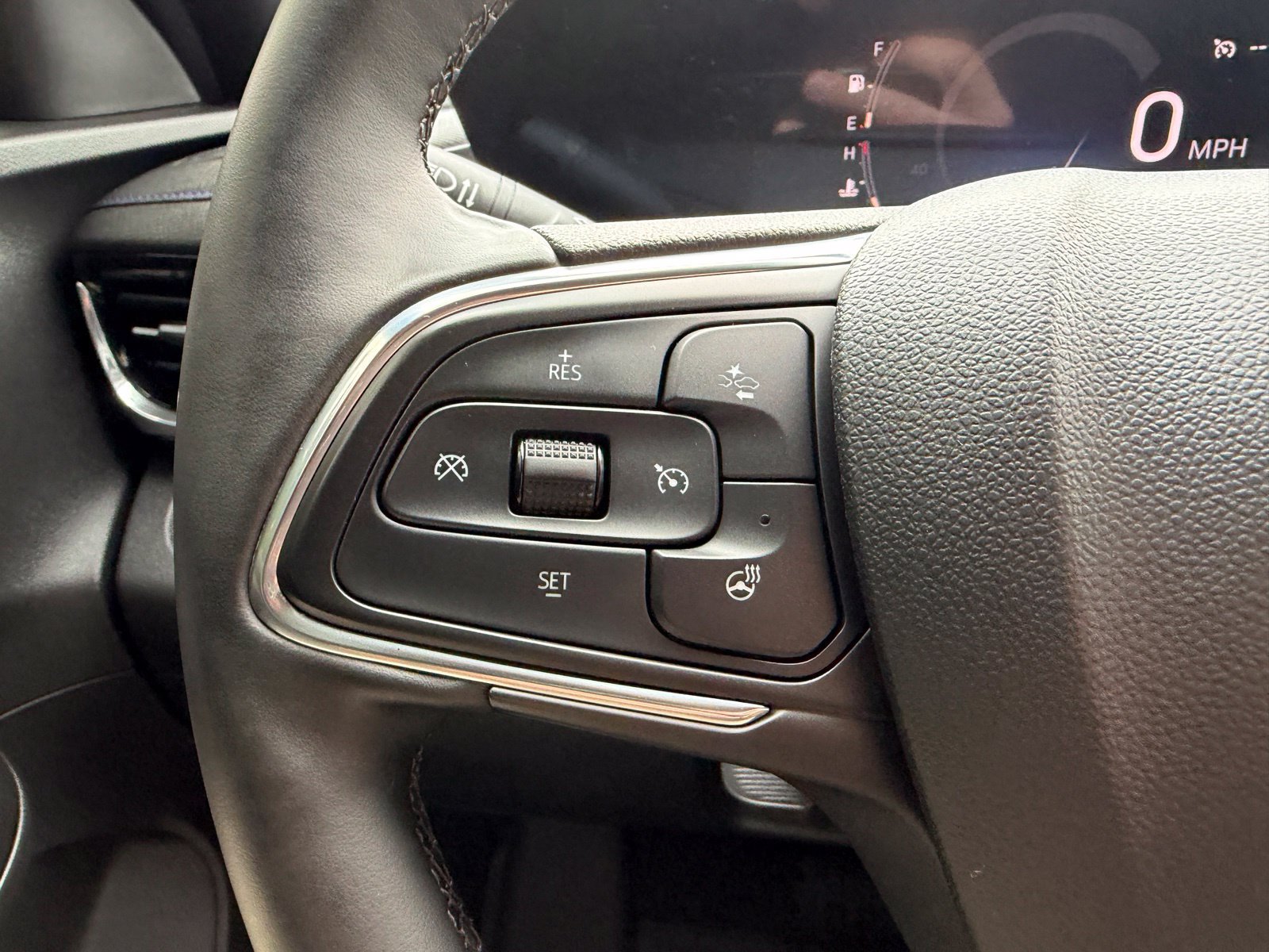 Used 2025 Buick Envista Sport Touring w/ Convenience I Package FWD image 21