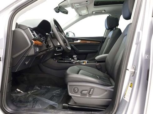 Used 2023 Audi Q5 2.0T Premium w/ Convenience Package image 13