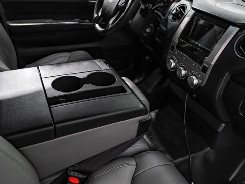Used 2015 Toyota Tundra SR image 21