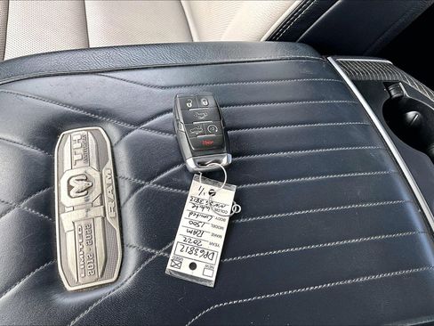 Used 2022 RAM 1500 Limited image 11