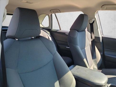 Used 2021 Toyota RAV4 LE image 15