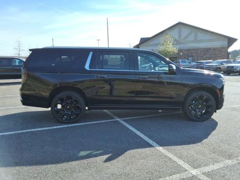 New 2026 Chevrolet Suburban High Country AWD/4WD image 4