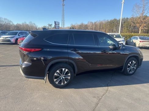 Used 2022 Toyota Highlander XLE image 7
