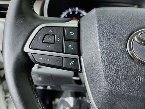 Used 2022 Toyota Highlander LE FWD image 15