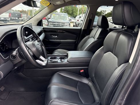 Used 2025 Honda Pilot EX-L image 11