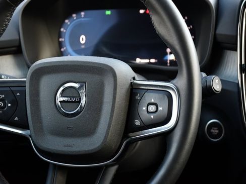 Certified 2025 Volvo XC40 B5 Core image 20
