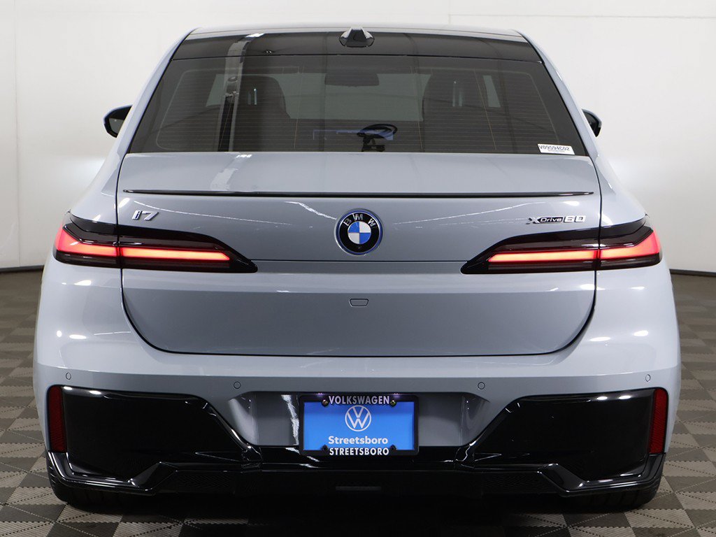Used 2025 BMW i7 xDrive60 w/ Premium Package AWD/4WD image 15