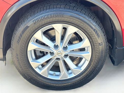 Used 2015 Nissan Rogue SV w/ SV Premium Package image 35