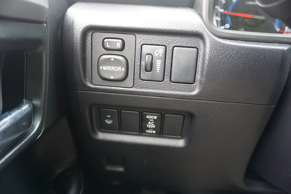 Used 2018 Toyota 4Runner SR5 AWD/4WD image 4