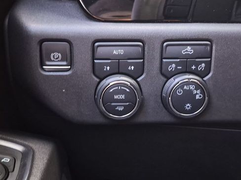 Used 2023 Chevrolet Silverado 1500 LT AWD/4WD image 18