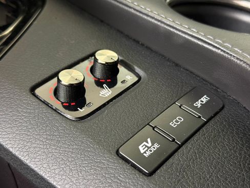 Used 2016 Toyota Avalon XLE Premium image 20