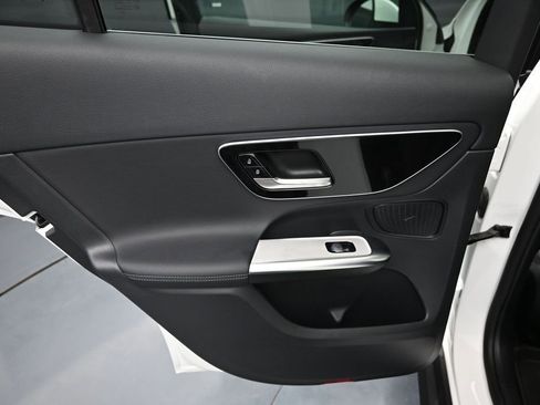 Used 2025 Mercedes-Benz GLC 300 4MATIC image 29