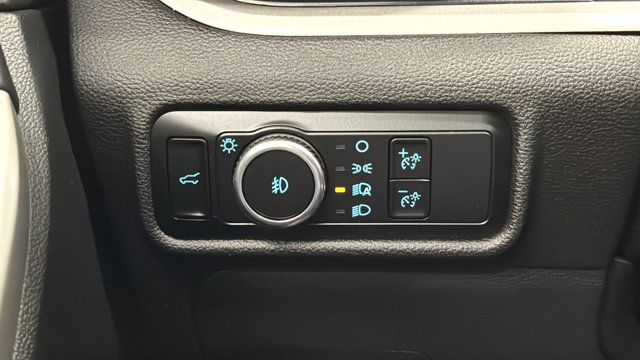 Used 2023 Ford Explorer XLT w/ Equipment Group 202A AWD/4WD image 31