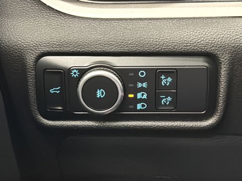 Used 2023 Ford Explorer XLT w/ Equipment Group 202A AWD/4WD image 31