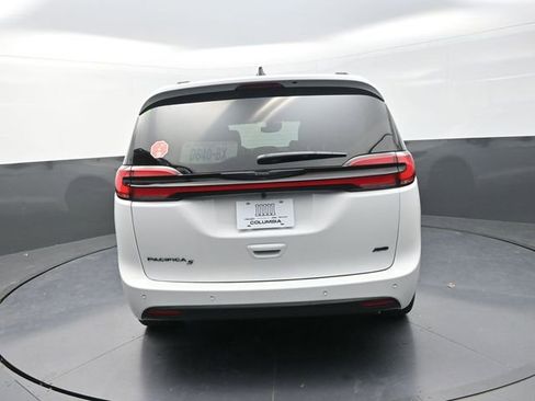 New 2026 Chrysler Pacifica Select w/ S Appearance Package AWD/4WD image 8