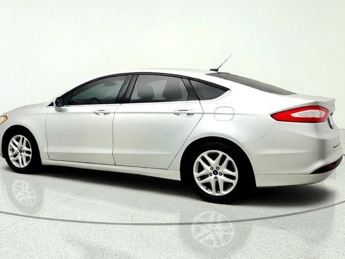 Used 2016 Ford Fusion SE FWD image 7