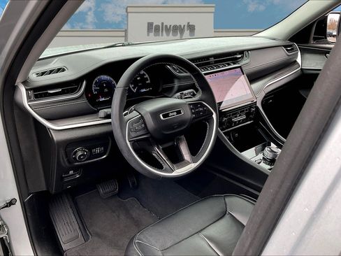 Used 2023 Jeep Grand Cherokee Limited image 13