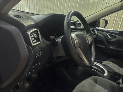 Used 2016 Nissan Rogue SV image 15