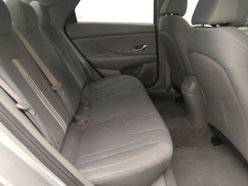 Used 2022 Hyundai Elantra SEL image 19