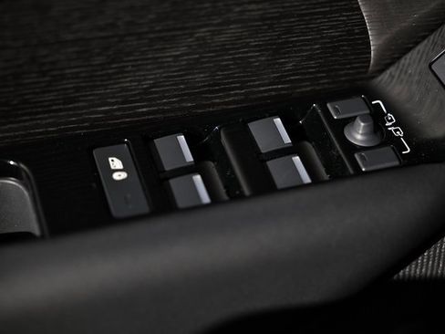 New 2026 Land Rover Range Rover Velar Dynamic SE image 21