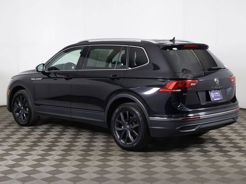Certified 2024 Volkswagen Tiguan SE w/ Panoramic Sunroof Package AWD/4WD image 9