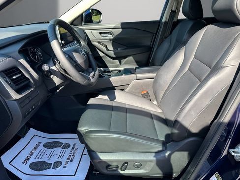 Used 2025 Nissan Rogue SV w/ SV Premium Package FWD image 13