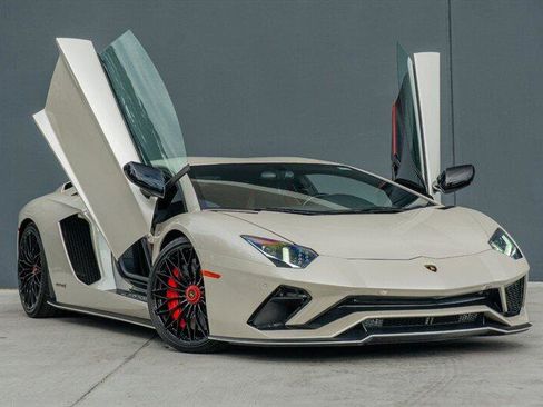 Used 2017 Lamborghini Aventador S image 1