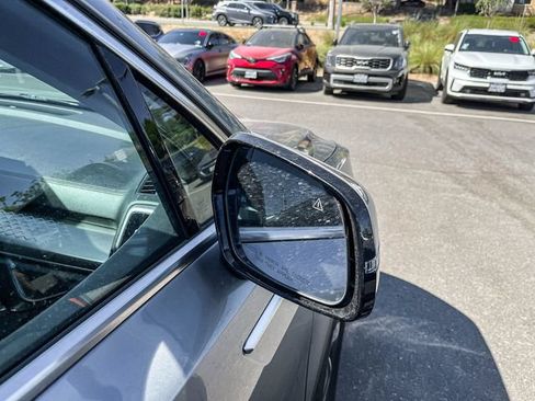 Used 2023 Kia Sorento EX w/ Panoramic Sunroof Package FWD image 9
