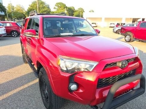 Used 2018 Toyota 4Runner SR5 AWD/4WD image 2