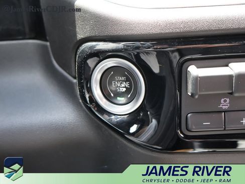 Used 2023 Chevrolet Silverado 1500 High Country w/ Technology Package AWD/4WD image 31