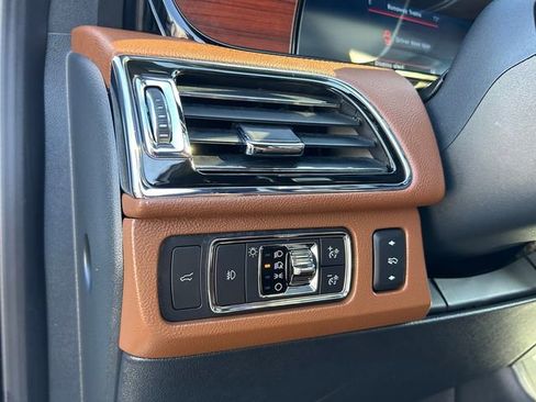 Used 2022 Lincoln Navigator Reserve image 21