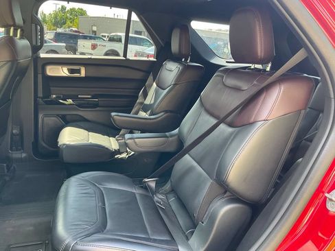 Used 2024 Ford Explorer Platinum w/ Technology Package AWD/4WD image 18