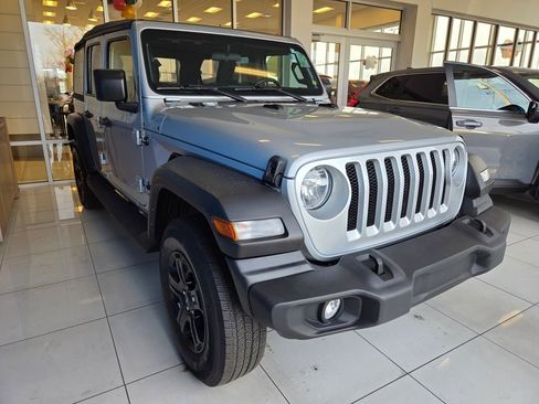 Used 2022 Jeep Wrangler Unlimited Sport S image 3