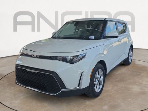 Certified 2025 Kia Soul LX w/ LX Technology Package FWD image 4