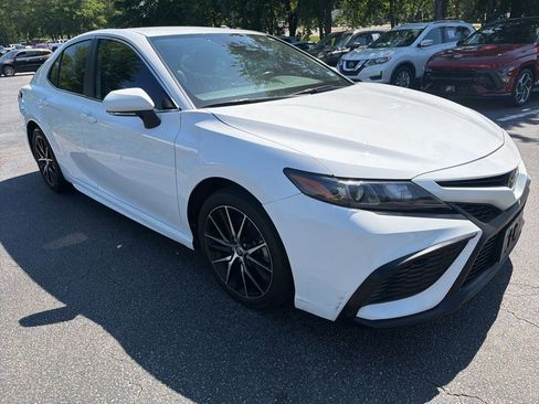 Used 2023 Toyota Camry SE FWD image 4