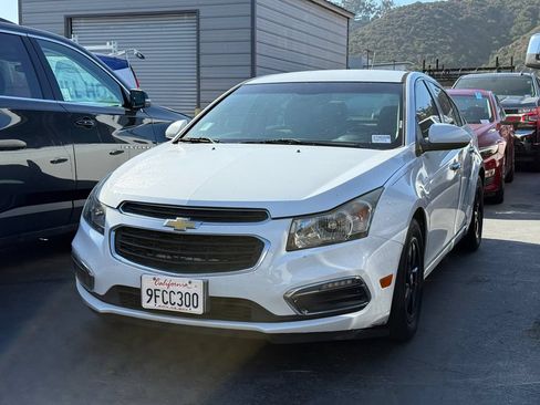 Used 2015 Chevrolet Cruze LT FWD image 2