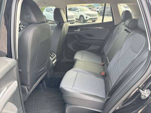 Used 2025 Volkswagen Tiguan SE FWD image 26