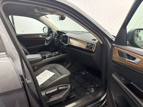 Used 2024 Volkswagen Atlas SE AWD/4WD image 14