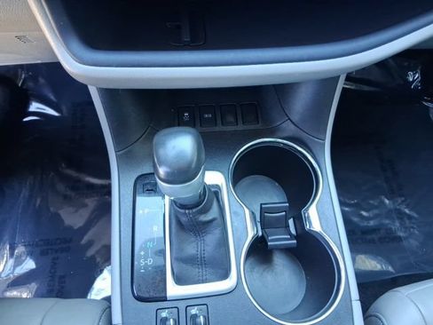 Used 2015 Toyota Highlander XLE FWD image 18